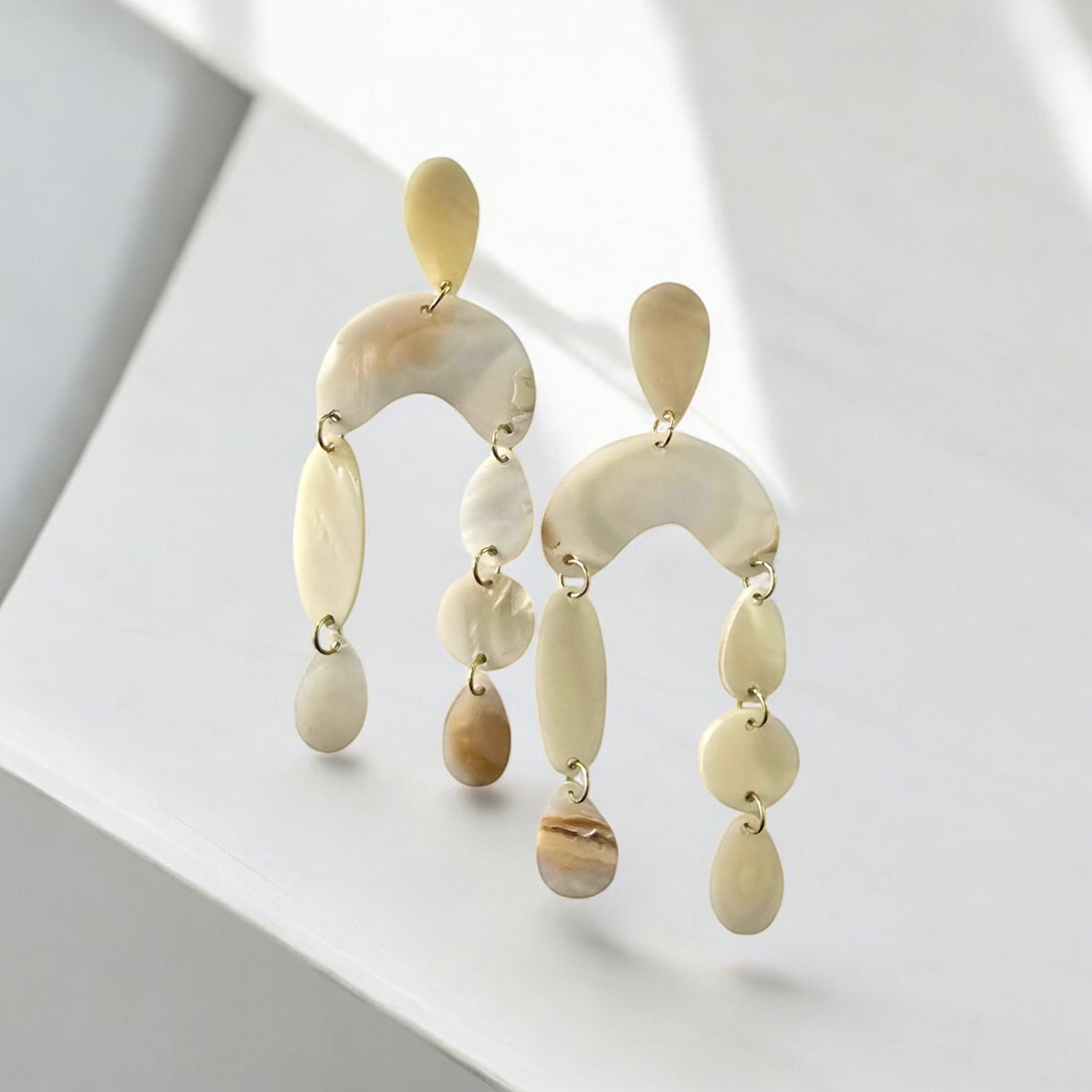 The Shell Dangle Earrings