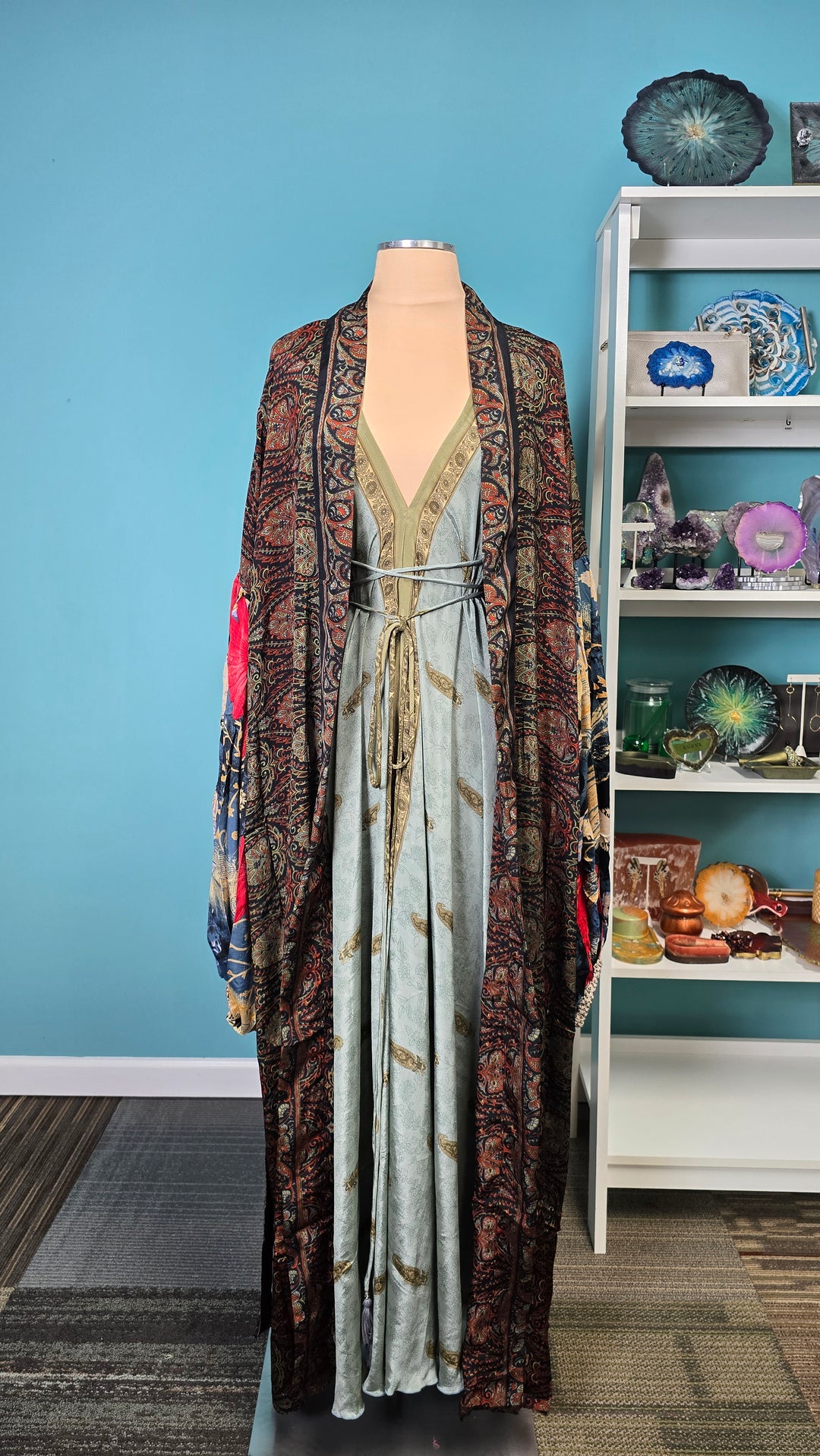 The Moonlit Paisley Silk Tulip Arm Kimono & Point Dress Set