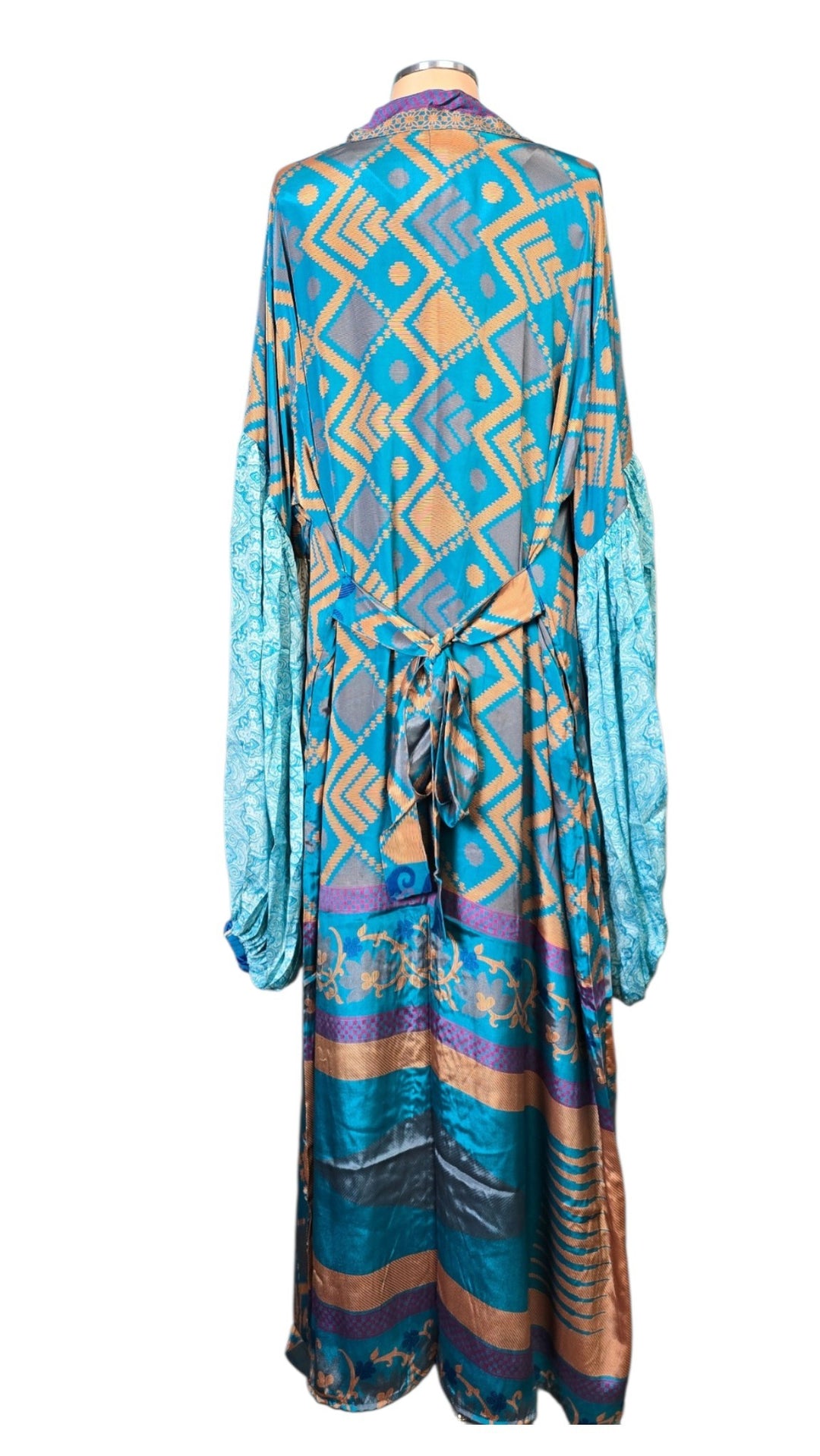 The Ocean Jewel Vault Silk Tulip Arm Kimono & Point Dress Set