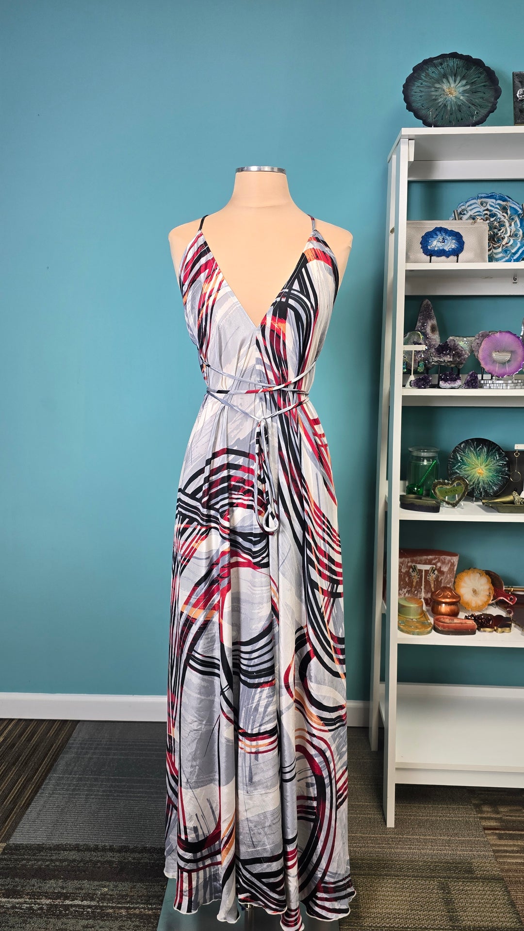 The Crimson Muse Silk Tulip Arm Kimono & Point Dress Set
