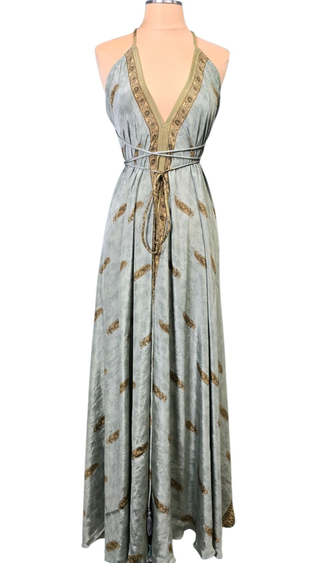 The Moonlit Paisley Vault Silk Tulip Arm Kimono & Point Dress Set