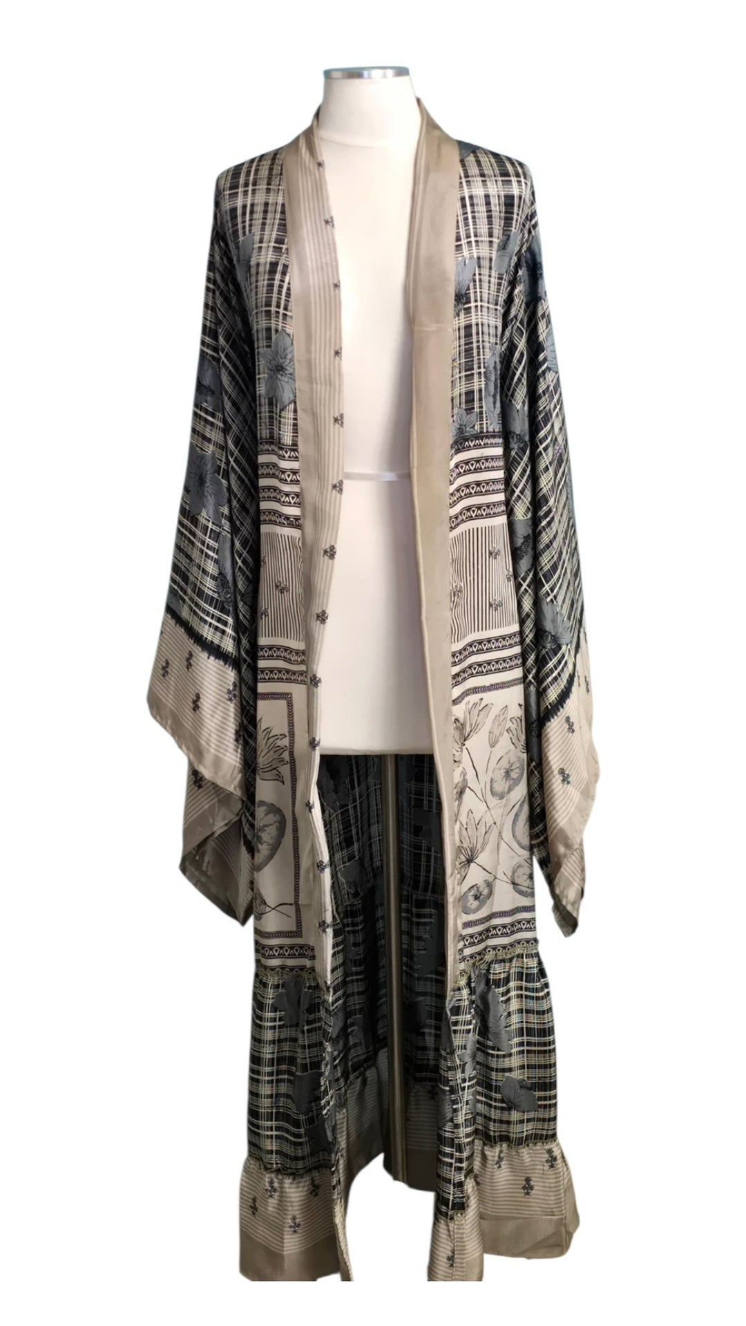 The Soft Midnight Vintage Sari Silk Kimono-114