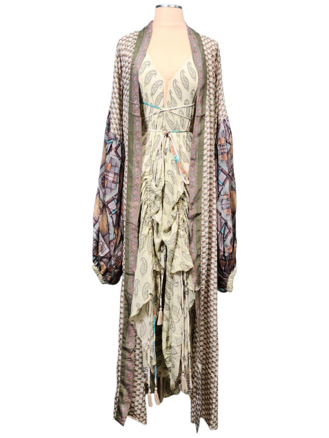 The Vintage Muse Silk Vault Tulip Arm Long Kimono & Point Dress Set-234