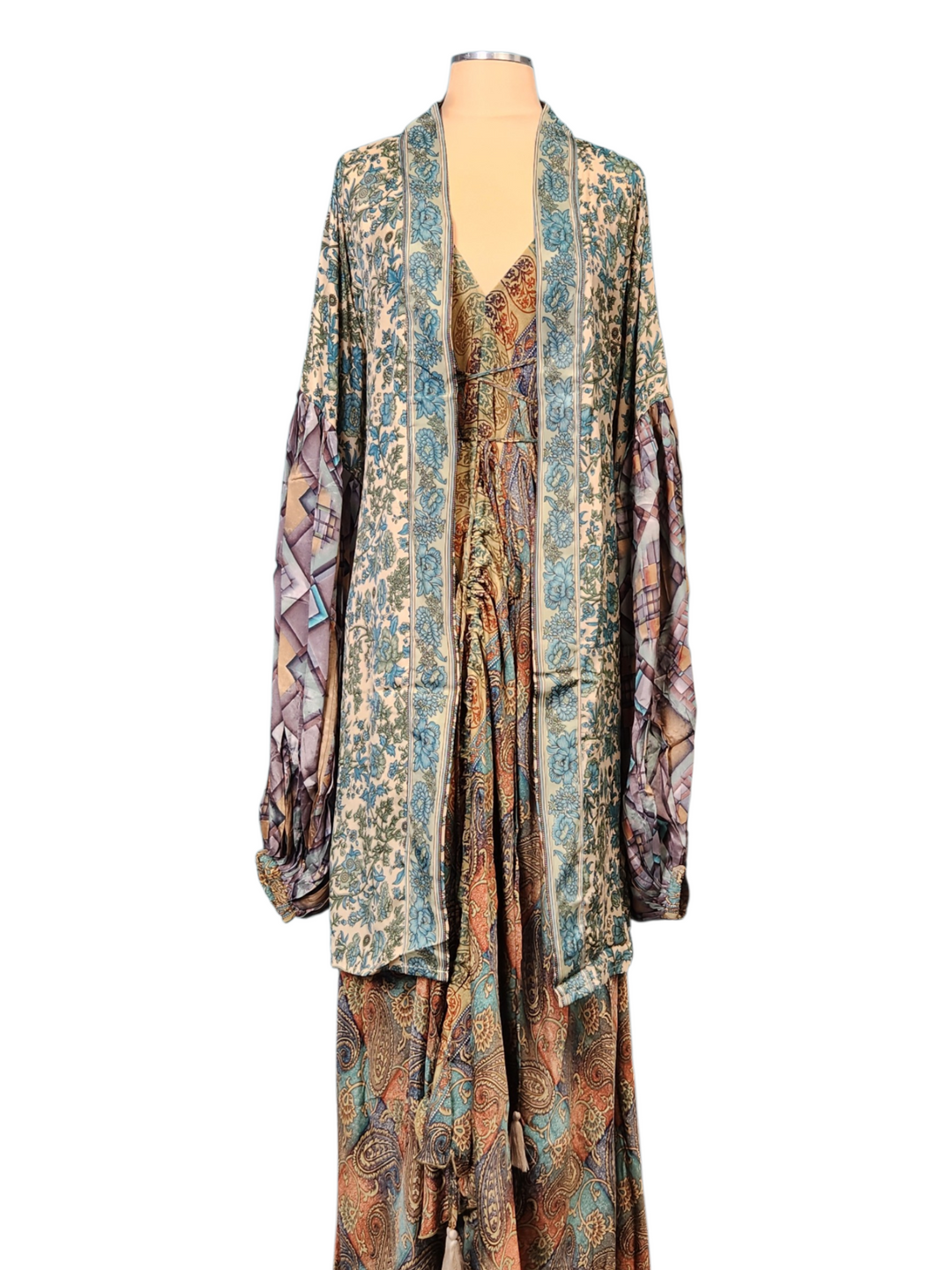 The Mystic Tapestry Silk Vault Tulip Arm Short Kimono & Point Dress Set-225
