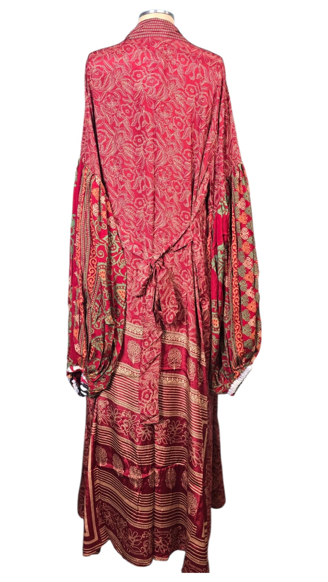 The Crimson Muse Vault Silk Tulip Arm Kimono & Point Dress Set