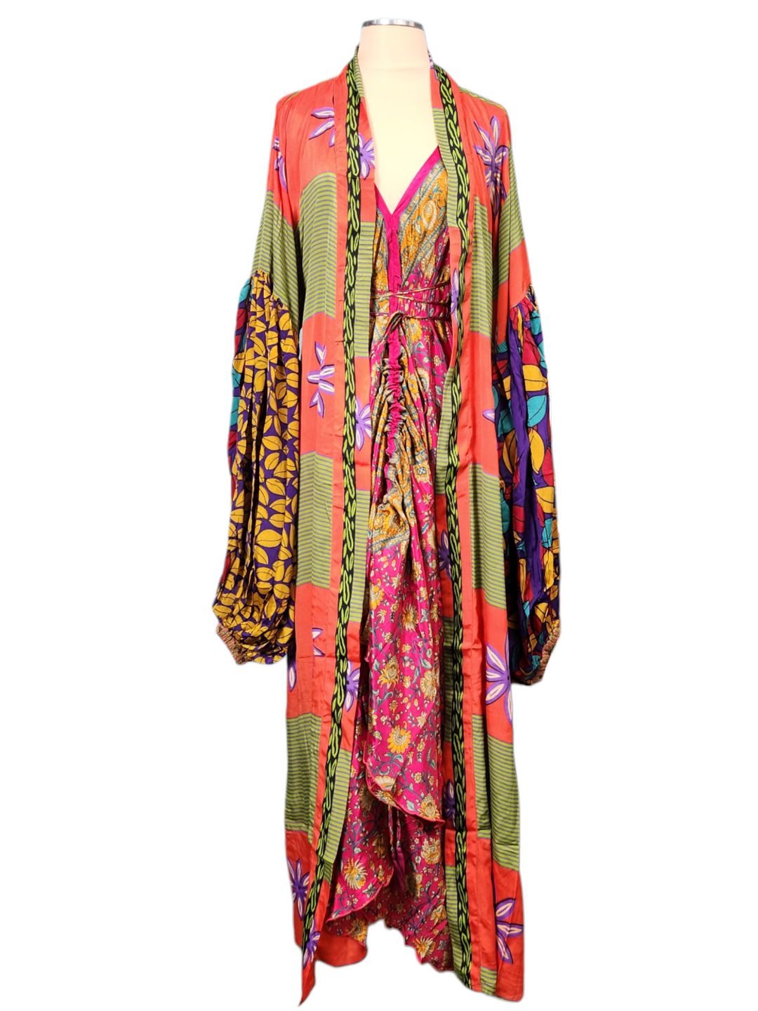 The Coral Carnival Silk Vault Tulip Arm Long Kimono & Point Dress Set-252