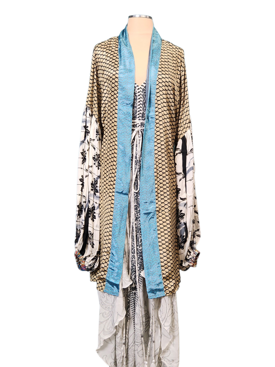 The Coastal Breeze Silk Vault Tulip Arm Short Kimono & Point Dress Set-227