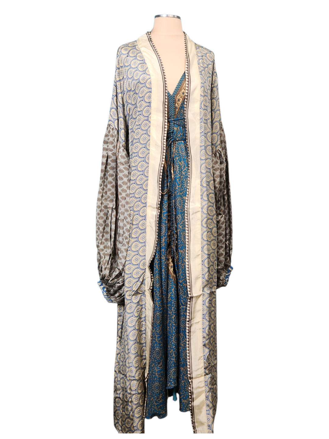 The Blue Porcelain Silk Vault Tulip Arm Long Kimono & Point Dress Set-232