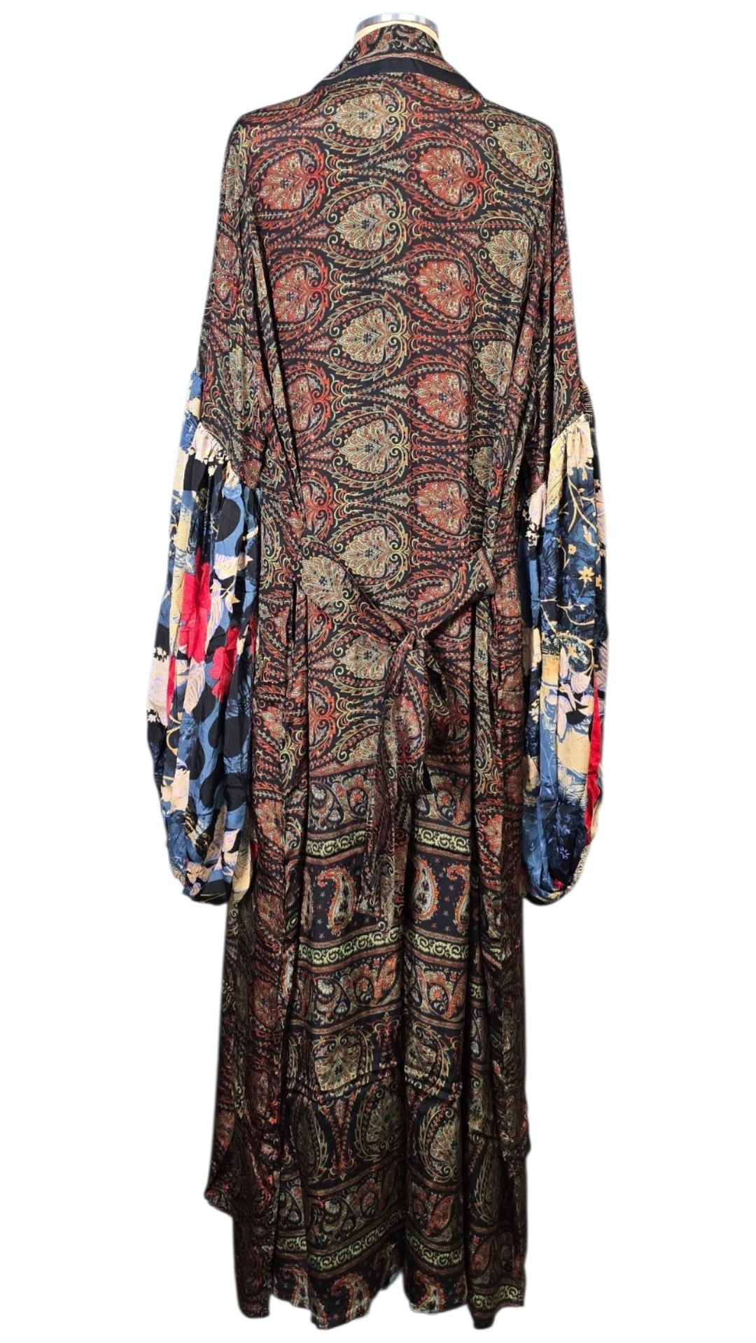 The Moonlit Paisley Vault Silk Tulip Arm Kimono & Point Dress Set