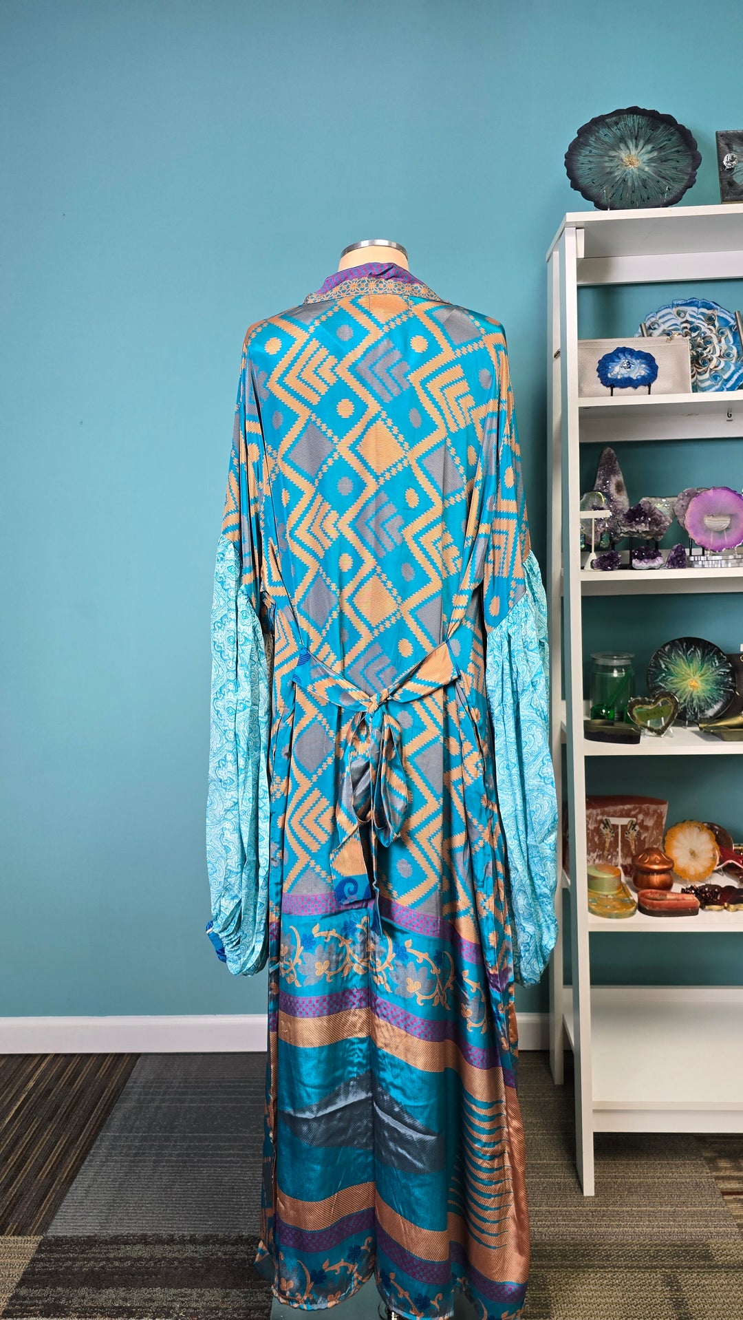 The Ocean Jewel Silk Tulip Arm Kimono & Point Dress Set