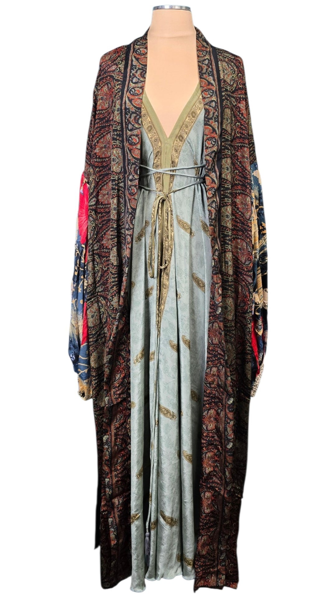 The Moonlit Paisley Vault Silk Tulip Arm Kimono & Point Dress Set