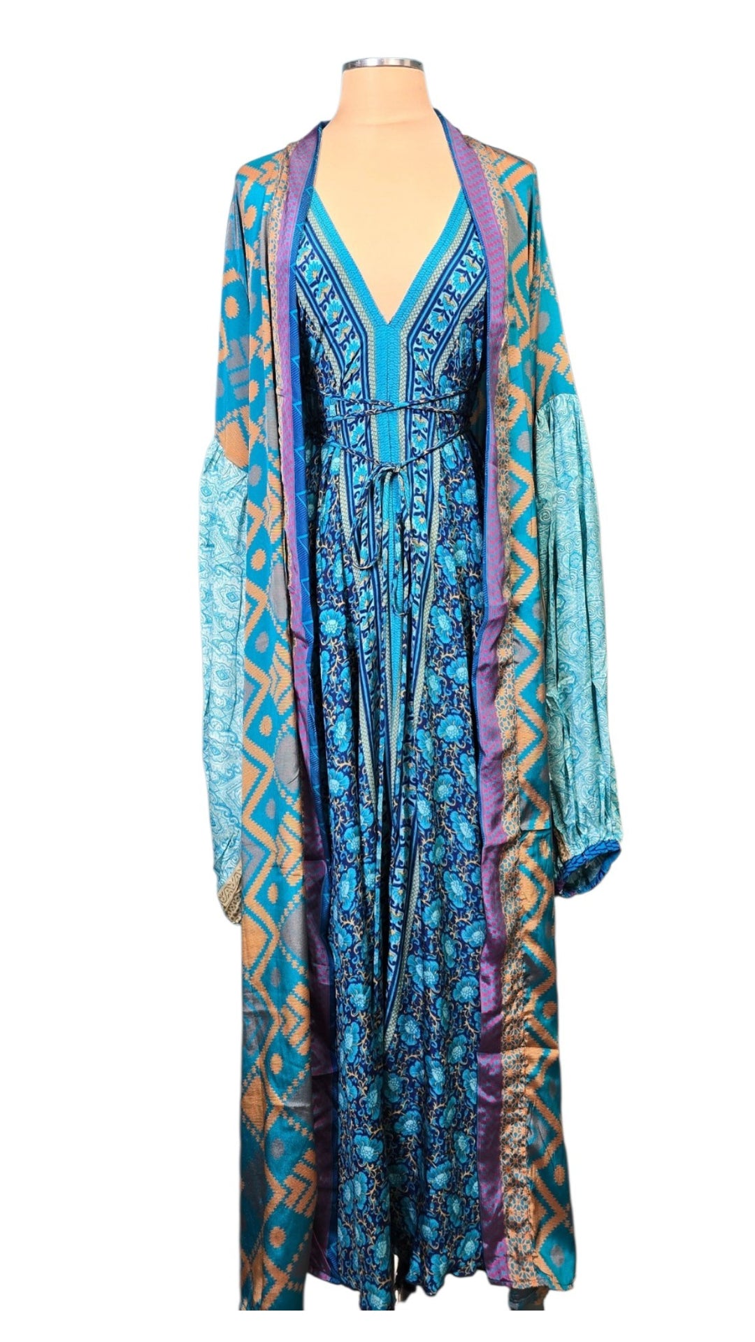 The Ocean Jewel Vault Silk Tulip Arm Kimono & Point Dress Set