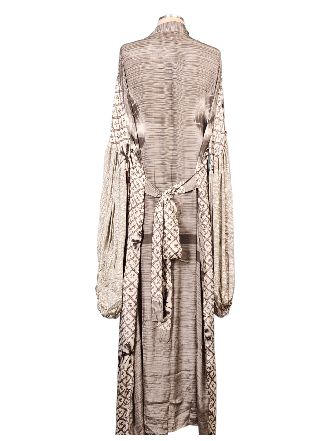 The Desert Pearl Silk Vault Tulip Arm Long Kimono & Point Dress Set-240