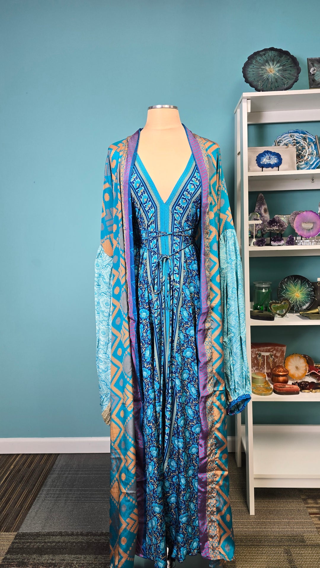 The Ocean Jewel Silk Tulip Arm Kimono & Point Dress Set
