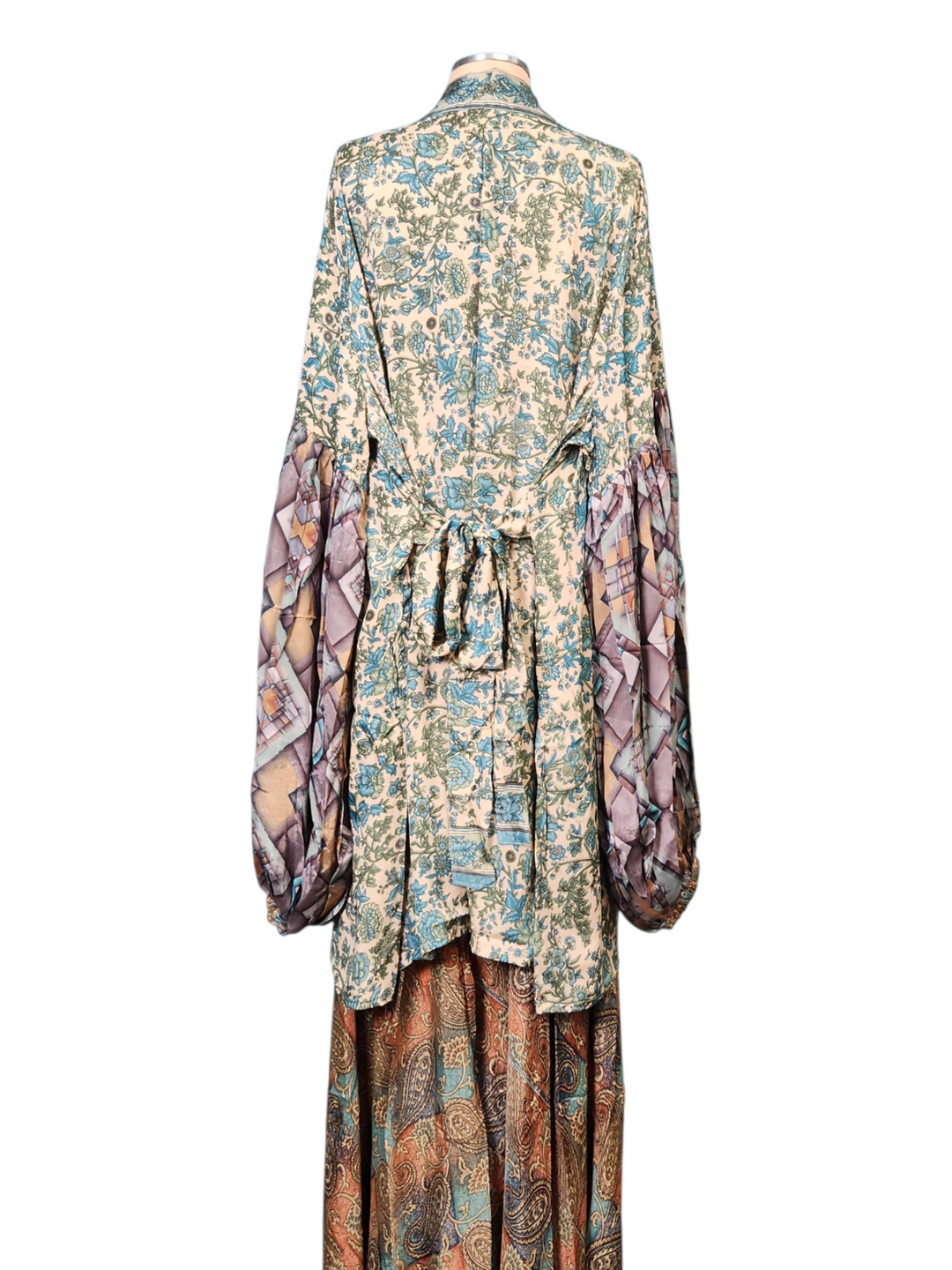 The Mystic Tapestry Silk Vault Tulip Arm Short Kimono & Point Dress Set-225
