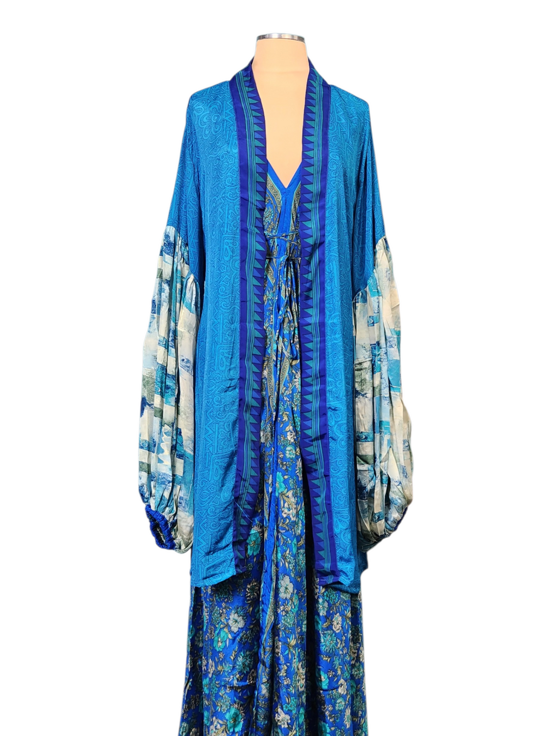 The Sapphire Seas Silk Vault Tulip Arm Short Kimono & Point Dress Set-230