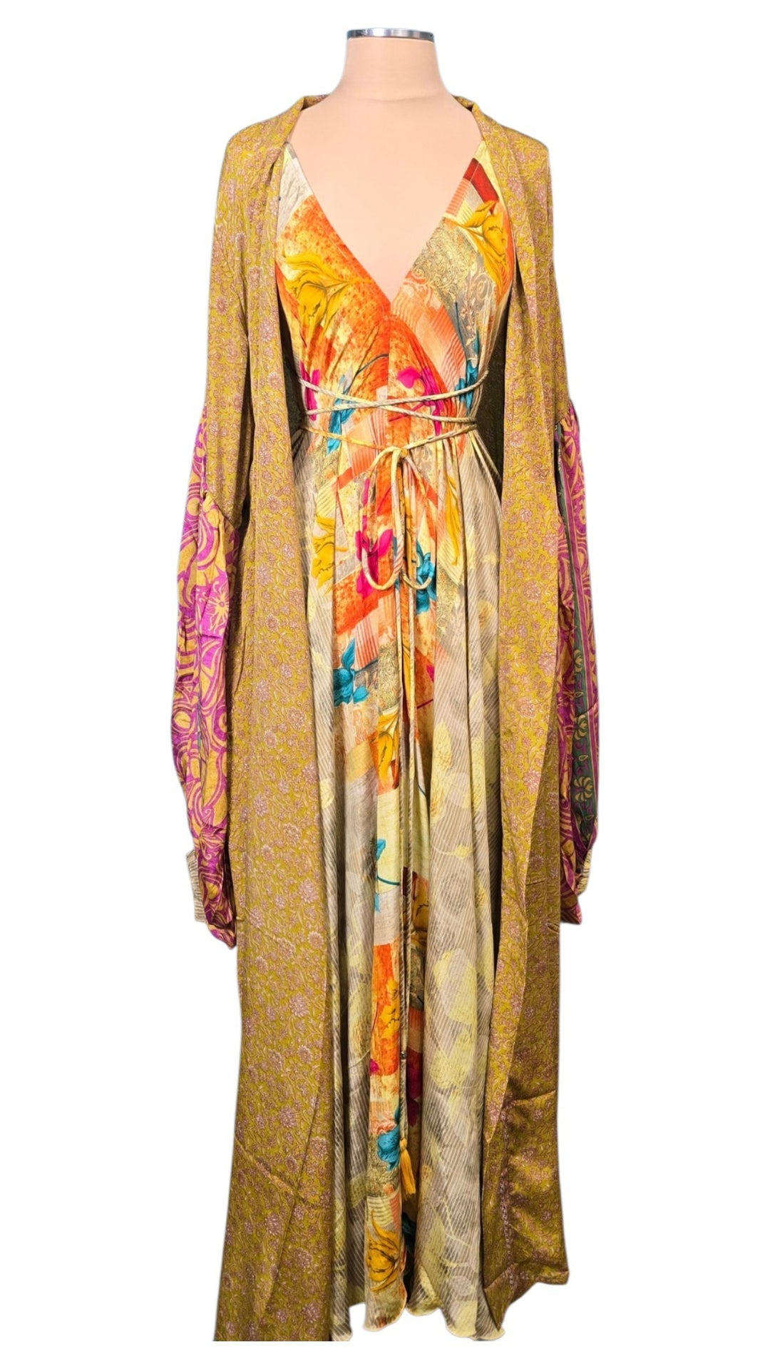 The Golden Mirage Vault Silk Tulip Arm Kimono & Point Dress Set