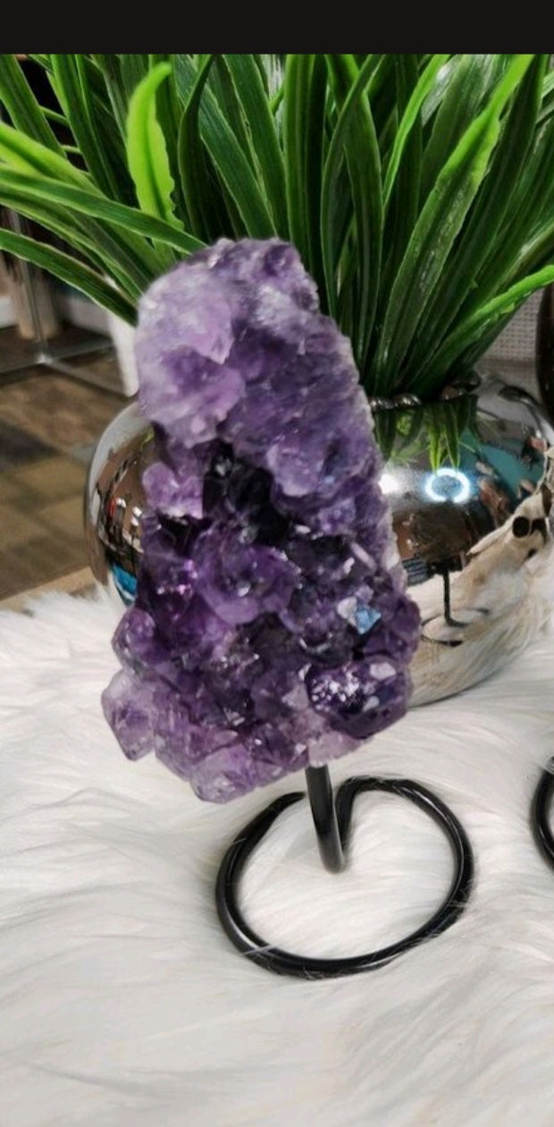 The Ashley Amethyst Stand Decor Collection